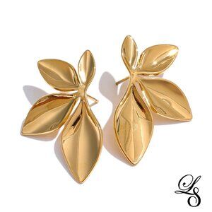 🌿 New 18K Gold Leaf Bloom Stud Earrings 🌿